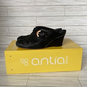 093-Antia Black Heeled Slides Michelle